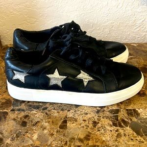 NWT BLACK ABOUND TENNIS SHOES